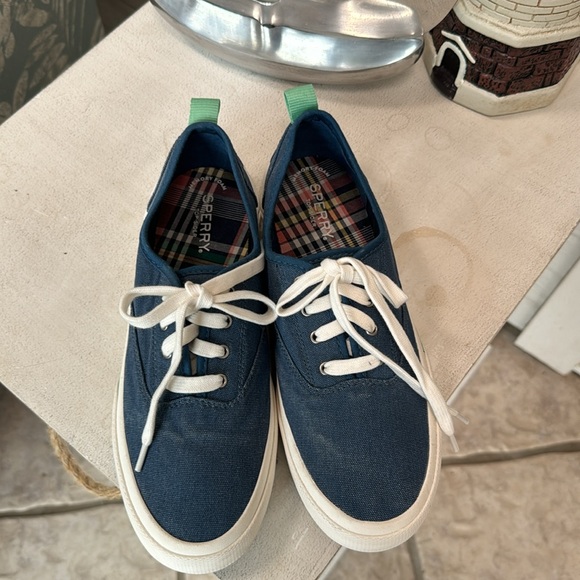 NWOT, Sperry crest vibe denim sneaker boat shoes. - Picture 2 of 7